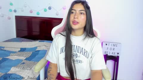 Snapshot of blue_petite chatting on January 7, 4:05 pm Linda online show from January 7, 4:05 pm
