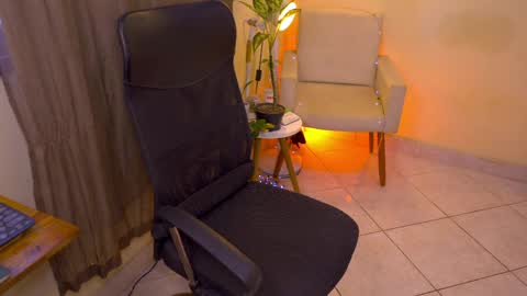 FLORAA online show from April 6, 3:02 pm