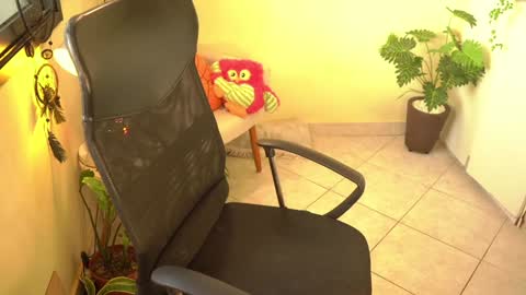 Snapshot of bluemysticlady chatting on December 29, 8:33 am FLORAA online show from December 29, 8:33 am