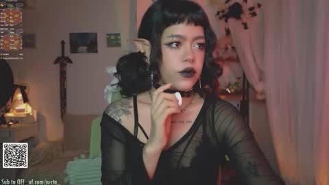 Snapshot of blushing_nymph chatting on October 12, 2:58 am Im Nym Justa nymph on twitter and IG online show from October 12, 2:58 am