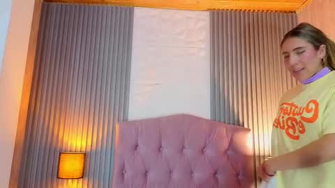 bonnali_lune online show from March 21, 10:15 pm