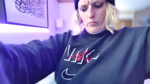 Snapshot of boobookittyfuxx chatting on October 30, 1:30 am boobookittyfuxx online show from October 30, 1:30 am