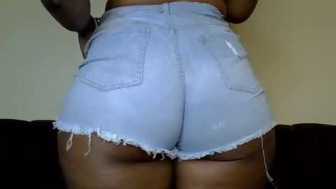 Snapshot of bootieshakess chatting on December 29, 10:45 am bootieshakess online show from December 29, 10:45 am