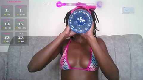 Snapshot of booty_queen001 chatting on December 27, 7:18 am Heather online show from December 27, 7:18 am