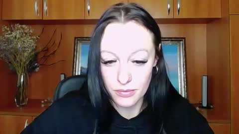 Lara online show from January 9, 10:30 am