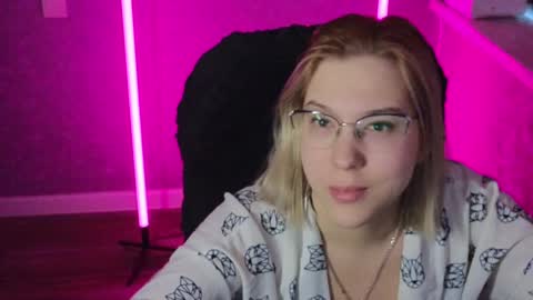 Belle  online show from February 2, 3:10 am