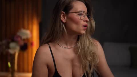 Alex online show from November 2, 5:22 am