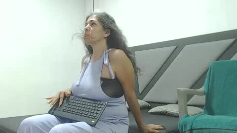 Snapshot of brenda_velasquez chatting on January 2, 7:29 pm BRENDA VELASQUEZ online show from January 2, 7:29 pm