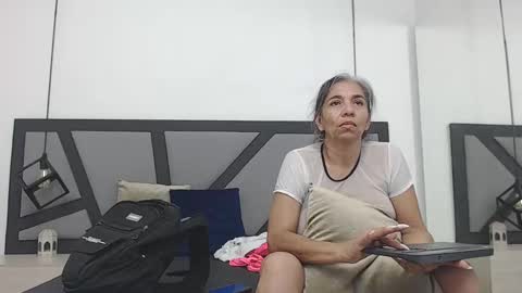 Snapshot of brenda_velasquez chatting on March 4, 8:49 pm BRENDA VELASQUEZ online show from March 4, 8:49 pm