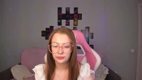 Brenda  online show from March 16, 4:15 am