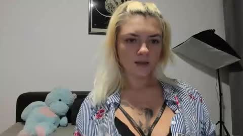 BriaShine online show from December 1, 3:37 pm