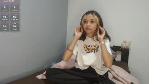 Snapshot of brisazane chatting on October 2, 2:27 am BrisaAndZane online show from October 2, 2:27 am