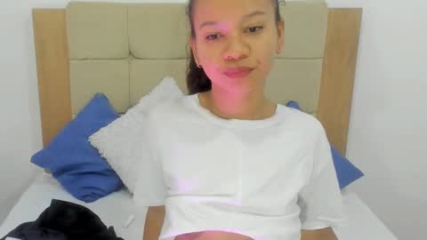 Snapshot of brithany_rousee chatting on September 23, 8:18 pm Brithany Rousee online show from September 23, 8:18 pm