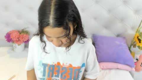 Snapshot of brithany_rousee chatting on December 13, 7:32 pm Brithany Rousee online show from December 13, 7:32 pm