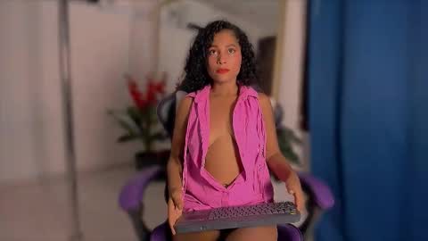 brownvelvet_ online show from October 25, 7:32 pm