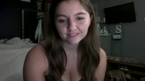 Snapshot of brunettebaby040 chatting on September 29, 6:29 am brunettebaby040 online show from September 29, 6:29 am