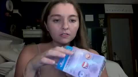 Snapshot of brunettebaby040 chatting on October 8, 3:55 am brunettebaby040 online show from October 8, 3:55 am