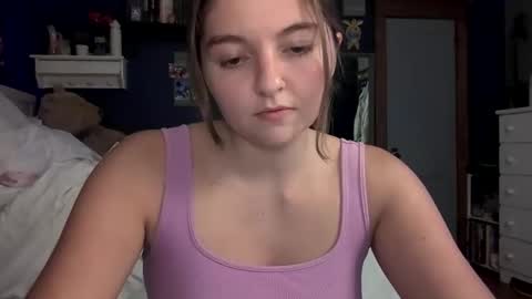 Snapshot of brunettebaby040 chatting on September 22, 1:59 am brunettebaby040 online show from September 22, 1:59 am