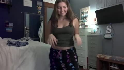 Snapshot of brunettebaby040 chatting on September 28, 5:25 am brunettebaby040 online show from September 28, 5:25 am