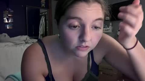 Snapshot of brunettebaby040 chatting on September 17, 2:31 am brunettebaby040 online show from September 17, 2:31 am