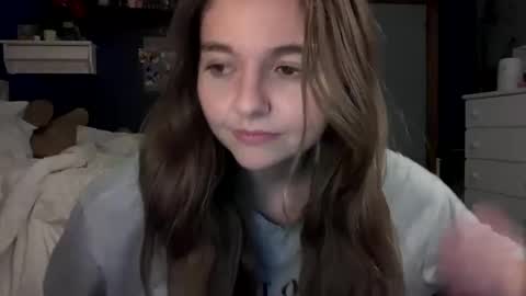Snapshot of brunettebaby040 chatting on October 4, 5:13 am brunettebaby040 online show from October 4, 5:13 am