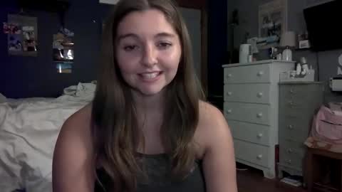 Snapshot of brunettebaby040 chatting on September 19, 6:01 am brunettebaby040 online show from September 19, 6:01 am