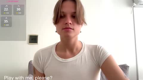 Snapshot of buckwheat_queen chatting on October 2, 6:46 pm Mira online show from October 2, 6:46 pm