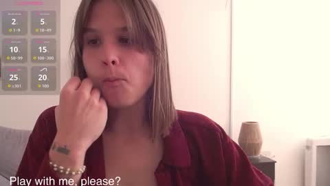 Snapshot of buckwheat_queen chatting on October 8, 7:07 pm Mira online show from October 8, 7:07 pm