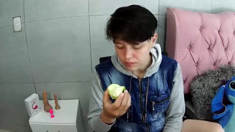 bug2025 online show from November 20, 2:01 am