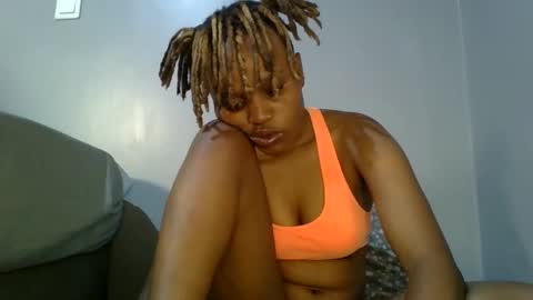 Snapshot of buga_baby chatting on October 21, 2:15 am buga_baby online show from October 21, 2:15 am