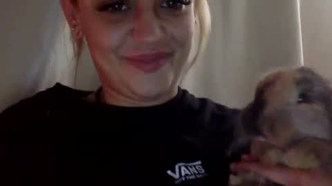 bunnibaby333 online show from October 1, 4:39 am