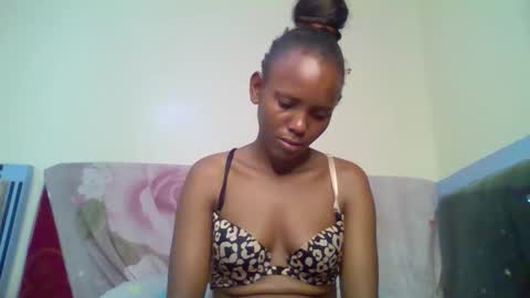 bunnydiva_ online show from December 21, 5:12 am