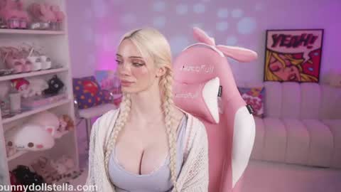 Stella online show from April 13, 11:05 pm