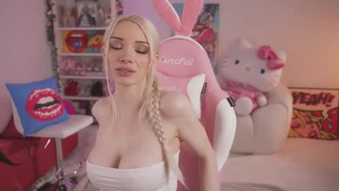 Stella online show from February 17, 11:33 pm