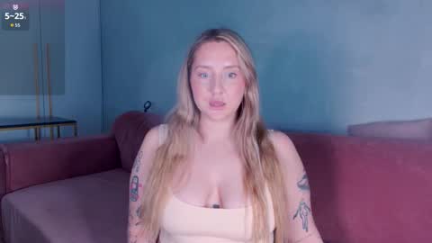 Snapshot of burn_lissa chatting on September 21, 7:45 pm Lissa online show from September 21, 7:45 pm