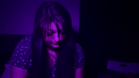 Roxy Devins online show from December 4, 7:43 am