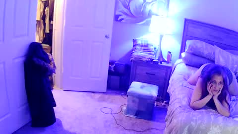 busybee83 online show from October 31, 6:04 am