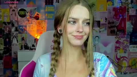 Snapshot of caaandy_girl chatting on September 24, 6:29 pm Emily  online show from September 24, 6:29 pm
