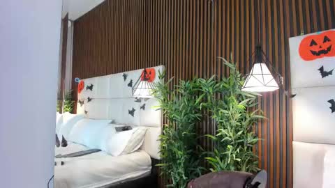 CailynBrown online show from October 28, 4:29 am