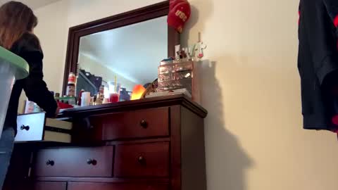 Snapshot of calishop1 chatting on February 19, 6:43 pm calishop1 online show from February 19, 6:43 pm