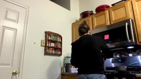 Snapshot of calishop1 chatting on February 17, 1:15 am calishop1 online show from February 17, 1:15 am