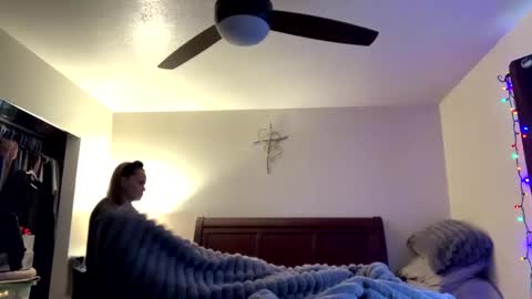 Snapshot of calishop1 chatting on December 22, 4:38 pm calishop1 online show from December 22, 4:38 pm