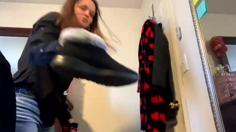 Snapshot of calishop1 chatting on February 9, 5:33 pm calishop1 online show from February 9, 5:33 pm