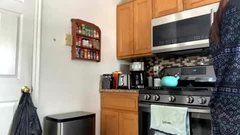 Snapshot of calishop1 chatting on December 13, 6:38 pm calishop1 online show from December 13, 6:38 pm