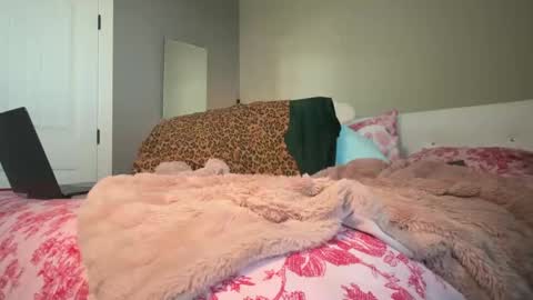 callmelovelie online show from September 17, 1:58 am