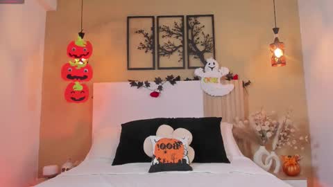 Snapshot of camila_bustamante_ chatting on October 28, 4:35 pm camila_bustamante_ online show from October 28, 4:35 pm