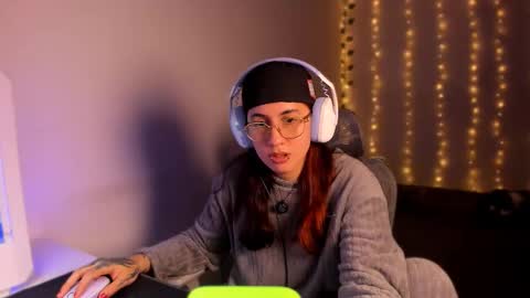 Snapshot of camilaalee chatting on October 28, 2:28 am CAMILAA LEE  online show from October 28, 2:28 am