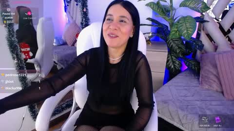 Snapshot of camille_halls chatting on December 28, 11:52 am Camille online show from December 28, 11:52 am