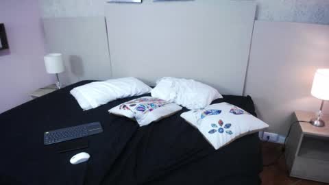 Camille and Shaggy online show from April 11, 7:45 am