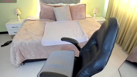 Snapshot of camille_olsen_ chatting on September 16, 12:13 pm Camille online show from September 16, 12:13 pm